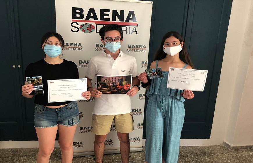 Baena solidaria hace entrega de los premios del concurso de fotografía del proyecto «Diversión o adicción»